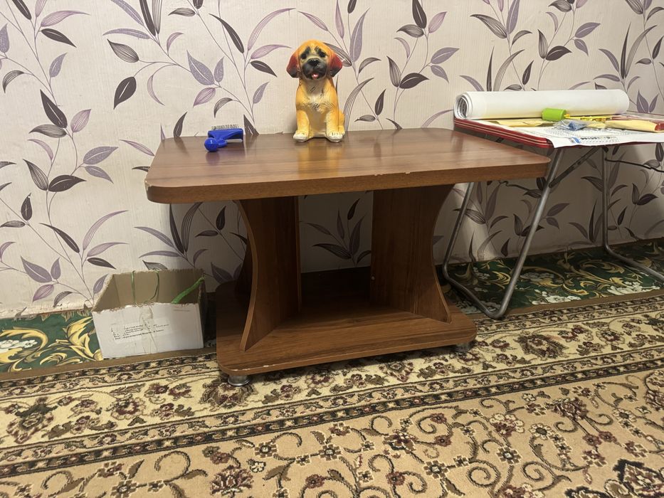 Продам столик журнальный