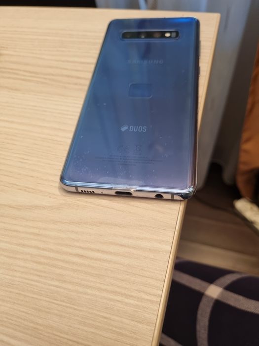Vand vand telefon samsung s10 + in stare f buna
