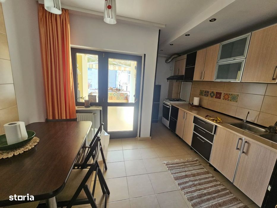 Apartament cu 3 camere de închiriat în Curtea de Argeș.