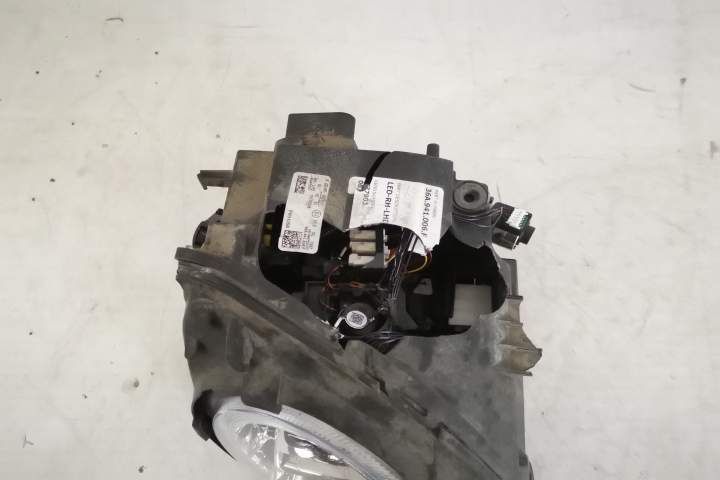 Оригинален десен фар / Bentley Bentayga Оригинален десен фар в добро с