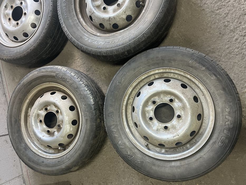 Продам диски с резиной на Ниву