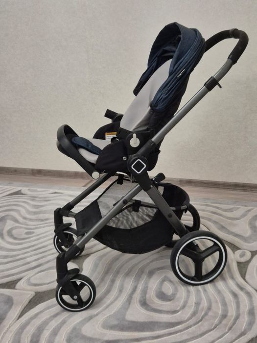 Срочно продам детскую коляску