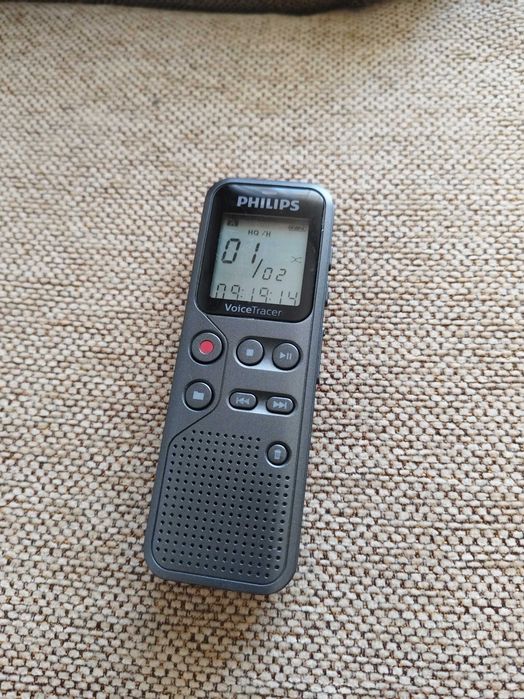 Reportofon Philips Voice Tracer cu baterii AAA Functional