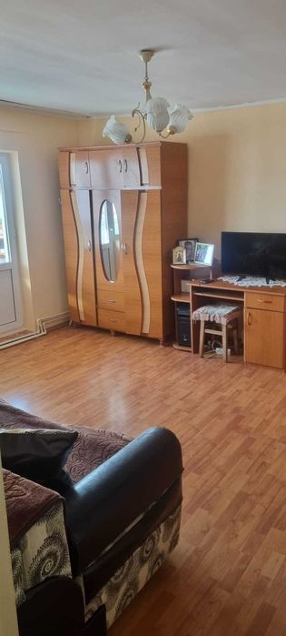 Apartament 2 camere semidecomandat etaj 4din 4
