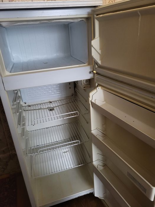 Холодильник рабочий