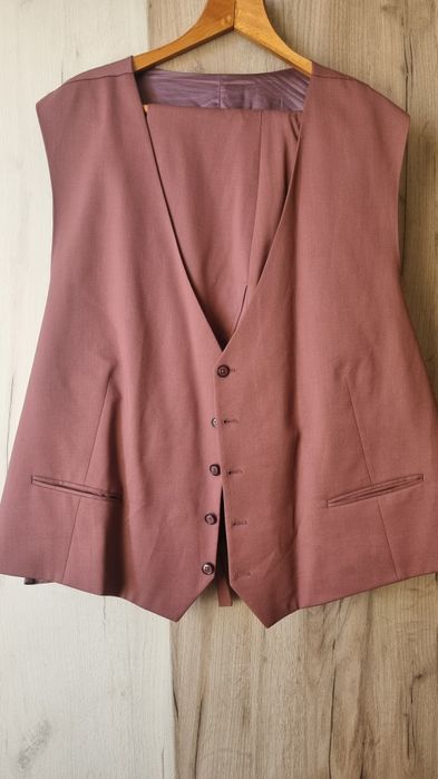 Мъжки костюми...