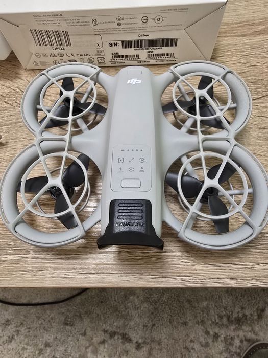 Drona DJI Neo - ca noua cu accesorii