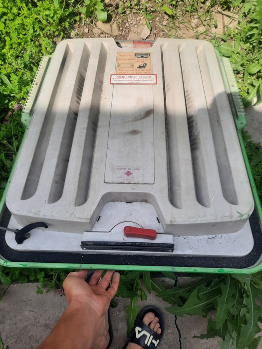 Люк от автобуса.