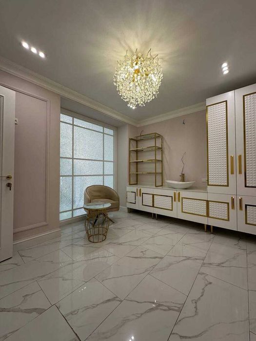 Коммерческое помещение 125 м2, Divan, первая линия