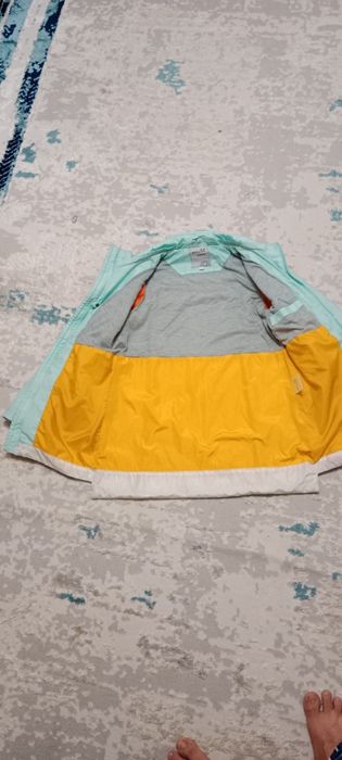 Продам детскую куртку