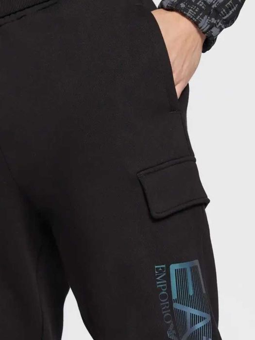 Спортивные брюки Emporio Armani.