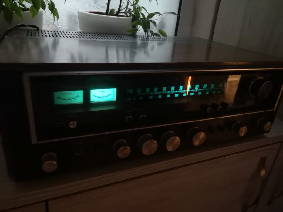 Винтидж стерео ресивър/усилвател Stereo Receiver 690