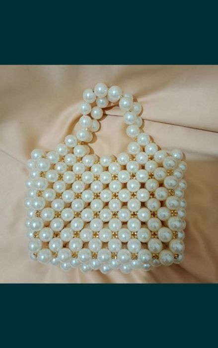 Сумка из жемчужных бусин