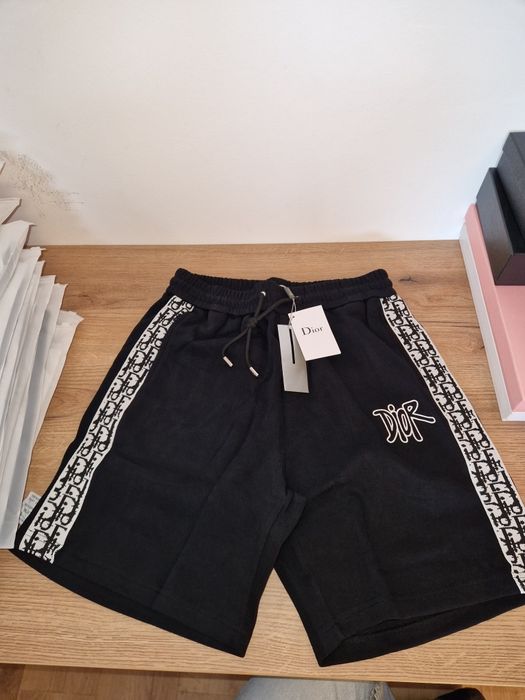 Pantalonii scurți Dior marimea S/M