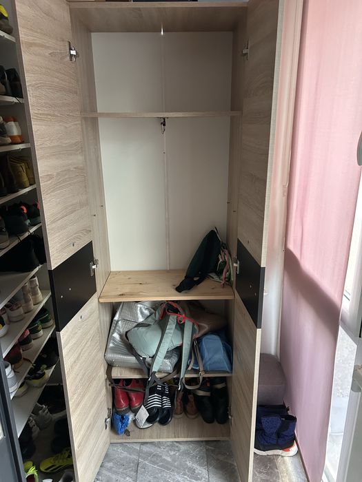 Dulap hol,in stare buna.67L/200I/40A