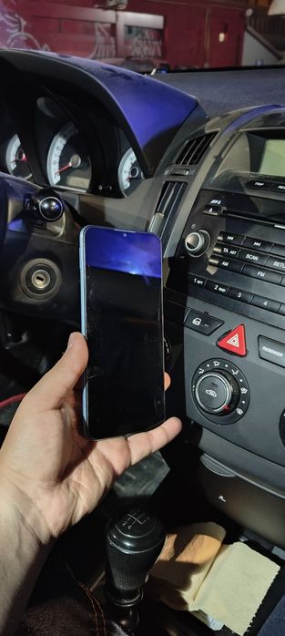 Vând Realme C21  albstru
