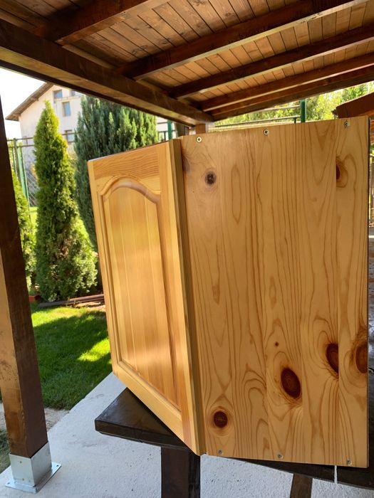 Ъглов шкаф от дърво чам