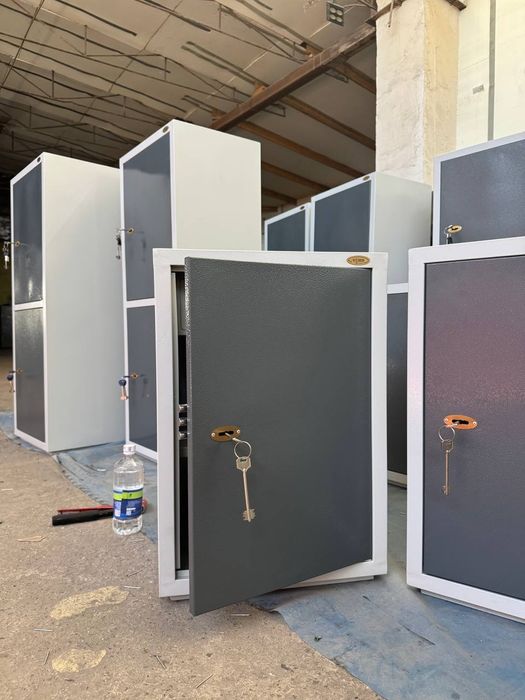 Сейф металлический