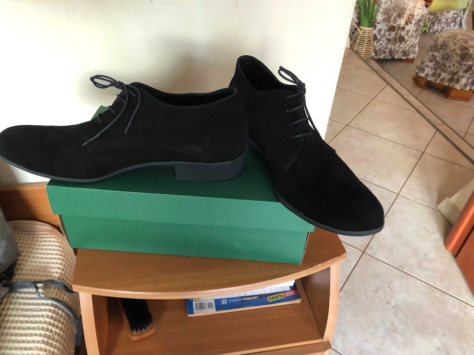Vand pantofi barbati, din piele intoarsa, cu sireturi, marimea 44