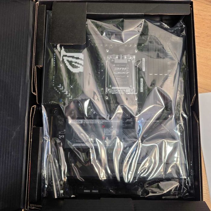 Placa de baza ASUS ROG STRIX X870-F Gaming WiFi - GARANTIE 12 LUNI | TrueGSM