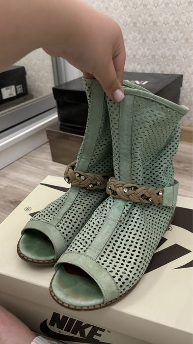 Продам стильную обувь весна-лето