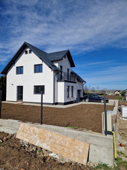 Casa de vanzare noua.