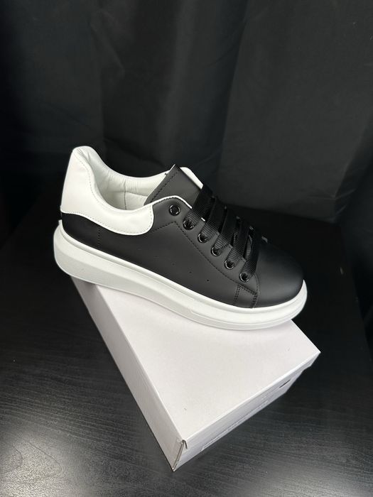 Adidasi negri cu alb,  marimi 36-40