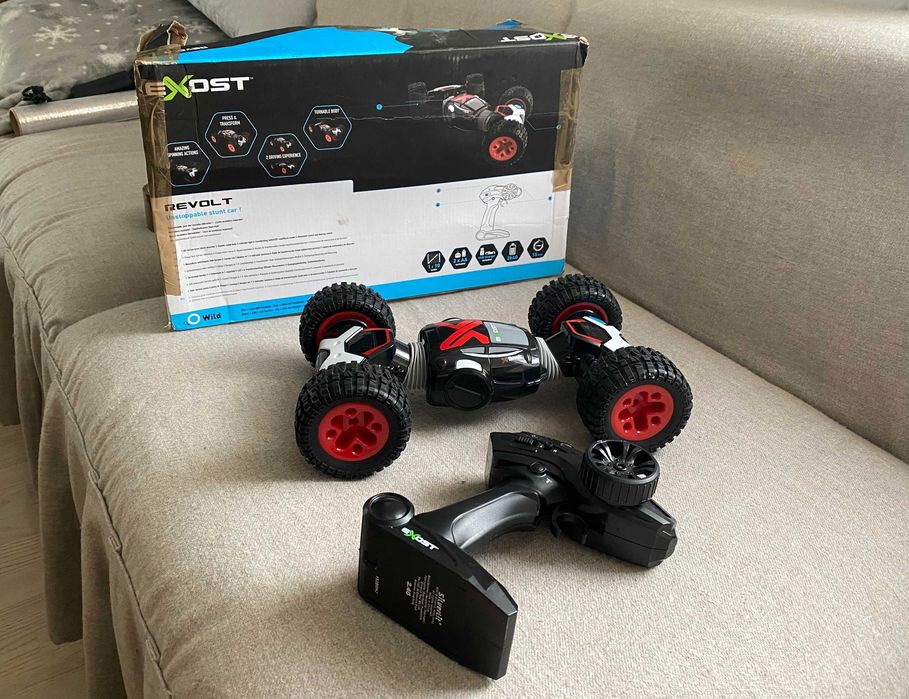 Masinuta telecomandata 4x4 + racer SilverLit Revolt - lipsa acumulator