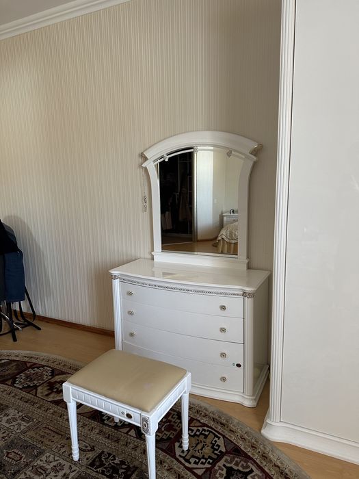 Спальный Гарнитур Молочного цвета