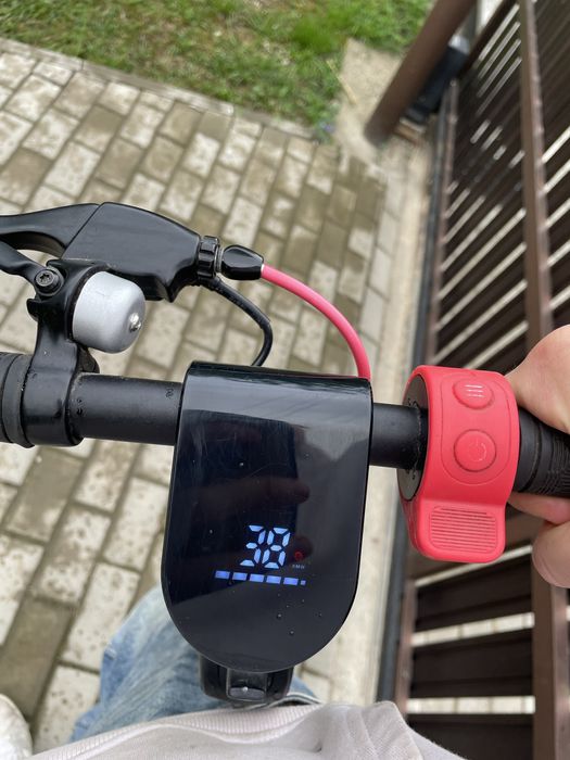 Tretineta electrica ISEN X8 , 350 W, 38km/h, autonomie pana la 35 km