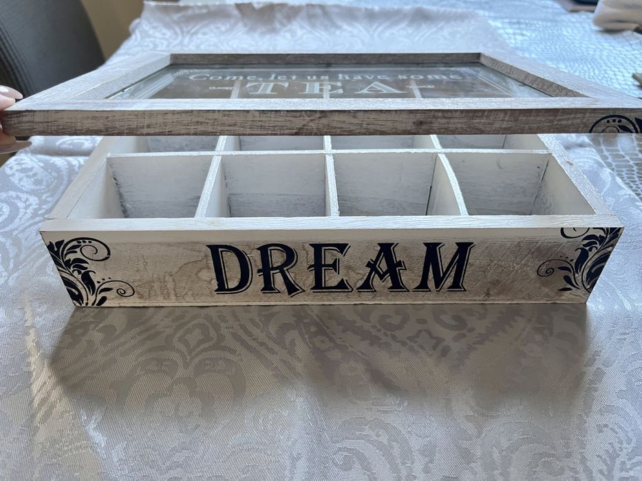 Ръчно изработена, дървена кутия за чай