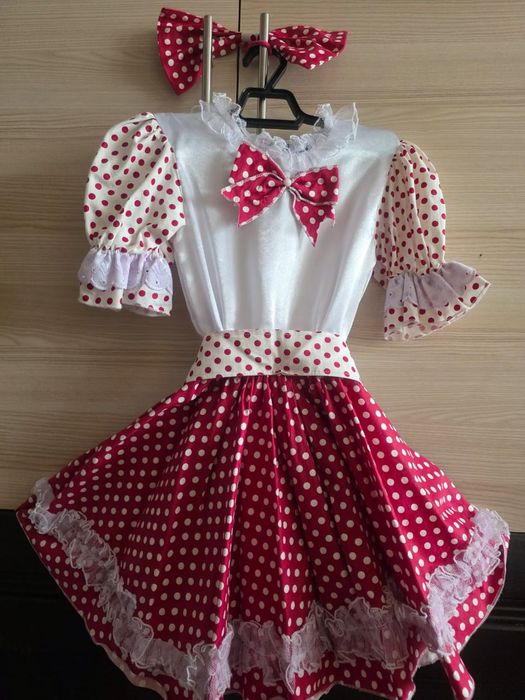 Продам праздничные платья недорого!