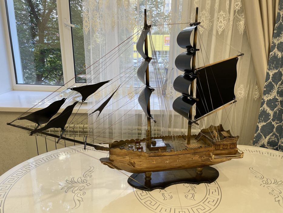 Продам деревянный корабль ручной работы