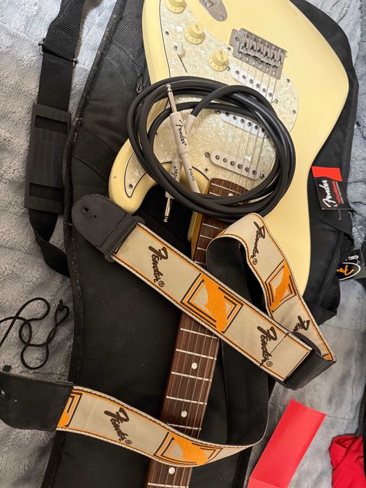 Fender Stratocaster Squier -20 юбилей на Fender