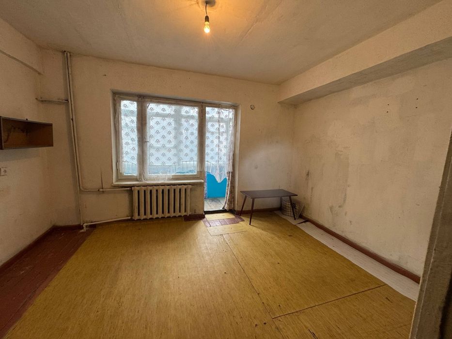 Срочно продаётся на Дубовый (1/2/4 сред ремонт не торец балкон 1.5х3)