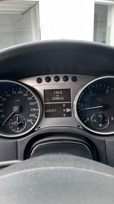 Mercedes-Benz ML 320 CDI V6 – 2009 – 229.000 km