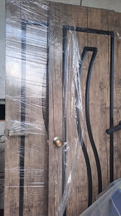 Продаю двери шт 4