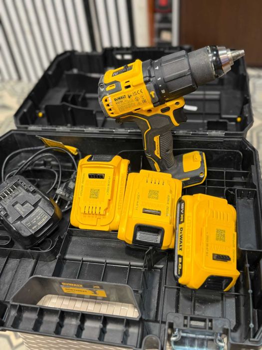 Bormasina cu Percutie DeWALT DCD 709 3Baterii AmanetRahova 295