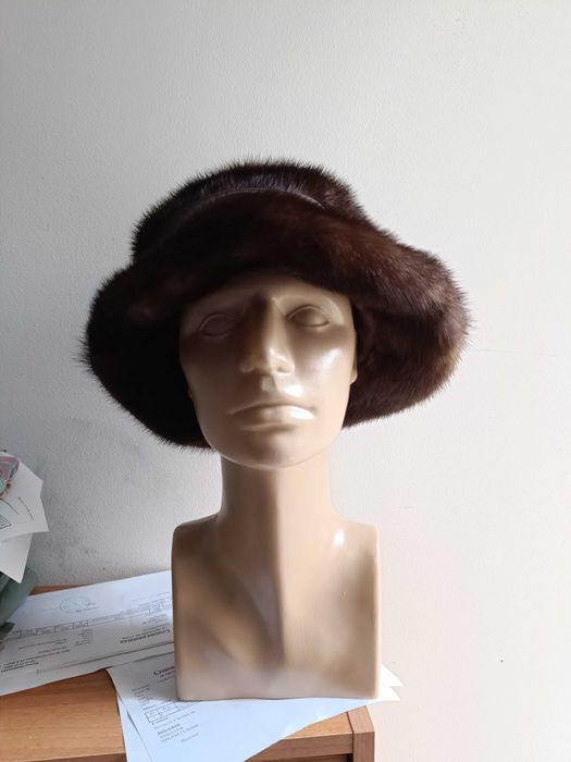 Дамска шапка от норка