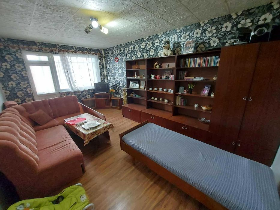 Двустаен апартамент, Пазара