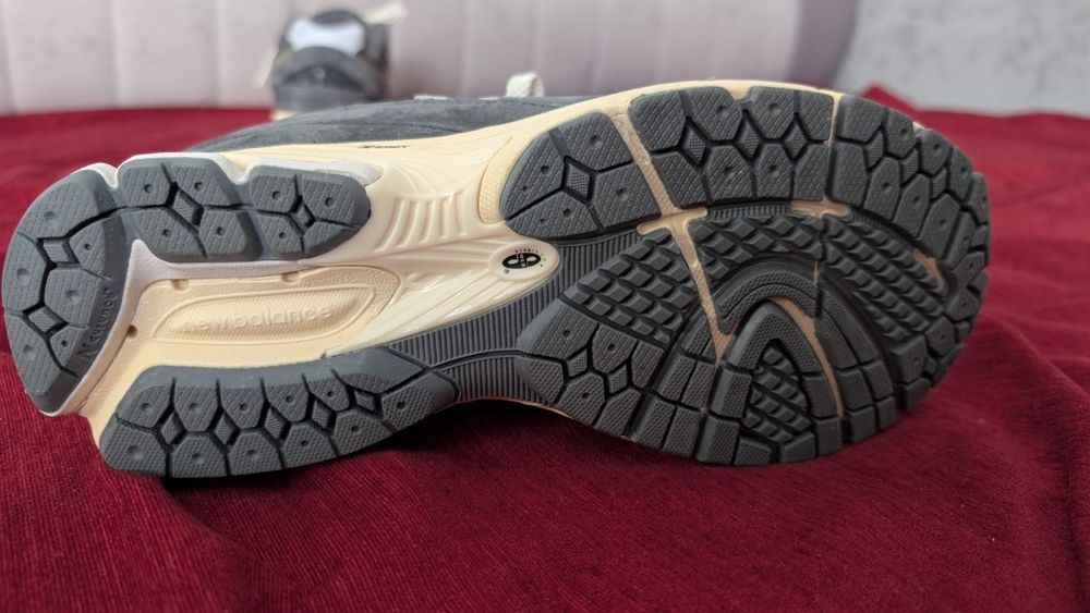 New Balance 2002r — Серая классика
