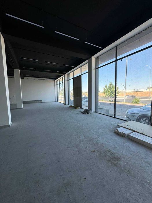 Сдаётся здание под шоурум, автосалон, первая линия, Рысовий