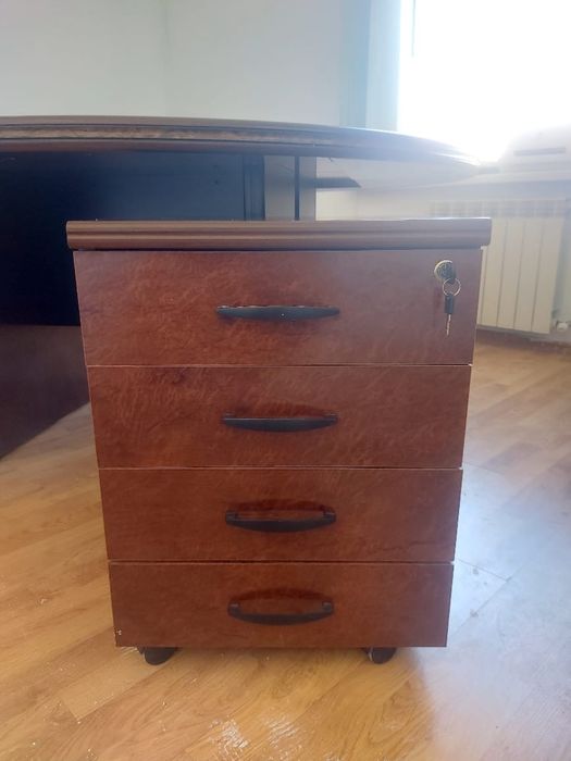 Отличная офисная мебель