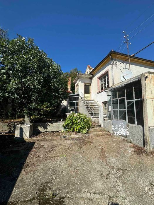 Къща за продажба в гр.Мъглиж