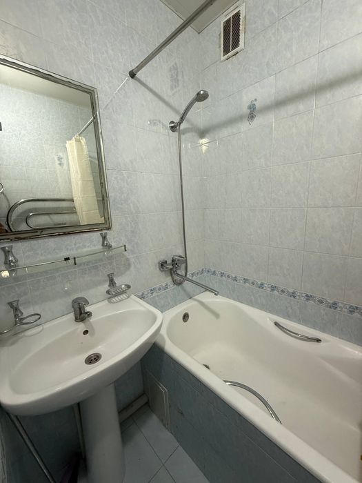 Продаю квартиру в центре ц13 Лабзак 3х комнатную с большим балконом