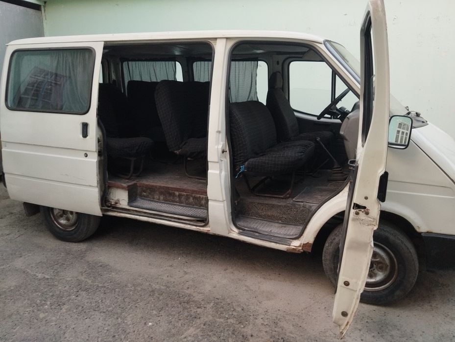 Ford transit sotiladi