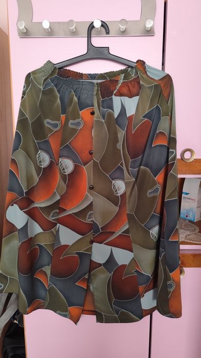 Копринени блузи и костюм