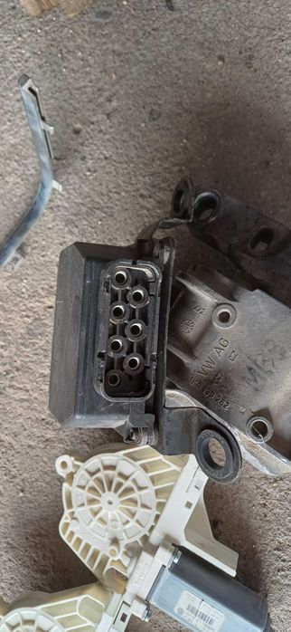 Продавам части за Пасат Б6