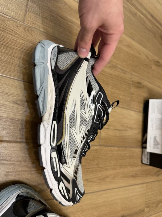 Off-White Be right back