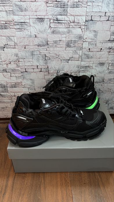 Balenciga Runners led